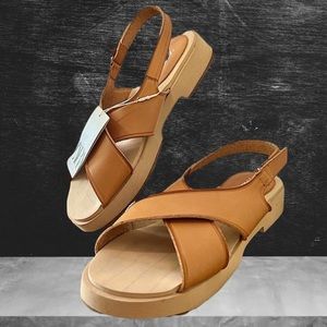 Zara NWT leather crisscross sandals •Tan• NWT
